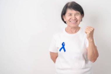 Koyu mavi ya da lacivert kurdeleli yaşlılar March Colectal ve Colon Cancer Awareness ayı, May Arthritis farkındalığı, July Juvenile artrit ve Childhood konsepti için. Sağlık ve Dünya Kanser Günü