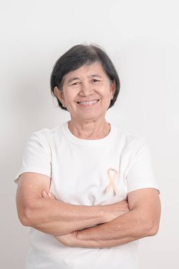 Eylül ayı için Şeftali Kurdeleli yaşlı kadın Uterin Kanser Bilinci Ayı, Endometrial Kanser, Jinekoloji, Rahim ve Yumurtalıklar, Endometriyozis, Haziran Vajinal Kanser ve Dünya Kanser Günü Konsepti