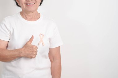 Eylül ayı için Şeftali Kurdeleli yaşlı kadın Uterin Kanser Bilinci Ayı, Endometrial Kanser, Jinekoloji, Rahim ve Yumurtalıklar, Endometriyozis, Haziran Vajinal Kanser ve Dünya Kanser Günü Konsepti