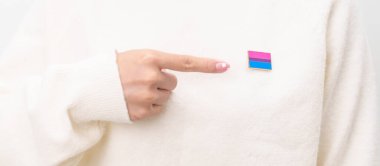 Biseksüellik Kutlama Günü ve LGBT gurur ayı, LGBTQ veya LGBTQIA konsepti. Lezbiyen, Gey, Biseksüel, Transseksüel, Eşcinsel, Panseksüel, Evlilik Eşitliği Yasası için el ele tutuşmalar