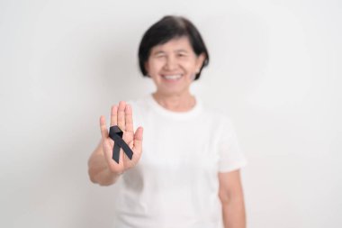 Mayıs Melanoması ve cilt kanseri farkındalığı ayı için siyah kurdeleli yaşlılar, Ekim Aşısı yaralanması farkındalığı ayı, Yas Hatırası, Mart Uyku Farkındalığı Haftası, Çete Önleme ve Şiddete Karşı Mücadele 