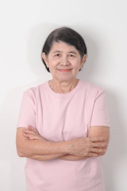 Pembe Ekim Kanser Bilinci Ayı için pembe gömlekli yaşlı kadın, Mayıs Kadın Sağlığı, Kadın Hakları, Güçlendirme, Mart Uluslararası Kadınlar Günü, Şubat Sevgililer Günü, Mayıs Uluslararası Anne 