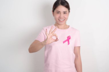 Pembe Ekim Göğüs Kanseri Farkındalığı Ayı, insanların yaşam ve hastalıklarını desteklemek için pembe kurdeleli kadın. Ulusal Kanserden kurtulanlar Ayı, Kadın Sağlığı Günü ve Şubat Dünya Kanser Günü