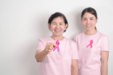 Pembe Ekim Kanser Bilinci ayı için pembe kurdeleli çift, Mayıs Kadın Sağlığı, Kasım Doğum Ebeveynleri Evlat Edinme, Kadın Hakları, Yetkilendirme, Mart Uluslararası Kadınlar Günü ve Kanser Günü