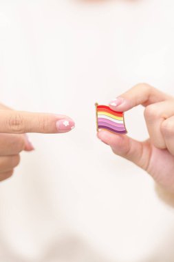 Uluslararası Lezbiyen Ekim Günü, Lezbiyen Görünürlüğü Nisan Günü ve Mutlu Gururlu Haziran ayı ve LGBTQIA 'nın LGBTQ, Evlilik Eşitliği Kanunu, Panseksüel, Yarı cinsiyet ve transseksüel broşu 