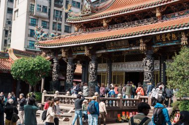 Longshan Tapınağı, Çin Halk Tapınağı Wanhua Bölgesi, Taipei Şehri. Şehir simgesi ve turistlerin ilgi odağı. Taipei, Tayvan, 12 Ocak 2025