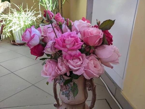 Великий Букет Рожевих Троянд Крупним Планом — стокове фото