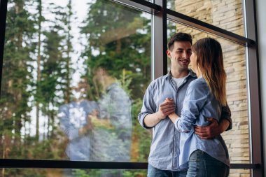 Sosyal medya kampanyası ve koronavirüs önlemesi: aile gülümsemesi ve bir arada kalma