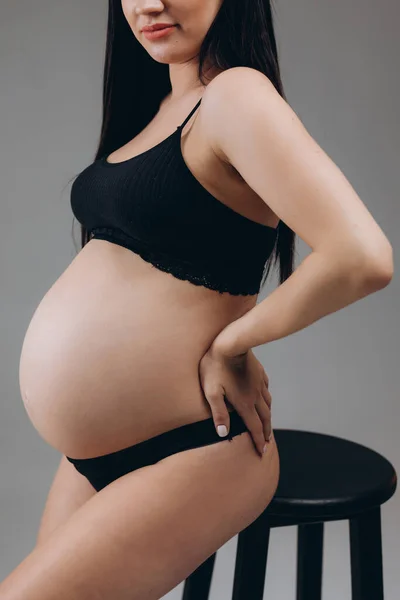 Retrato Mujer Embarazada Feliz Lencería Con Cara Sonrisa Hecha Crema —  Fotos de Stock