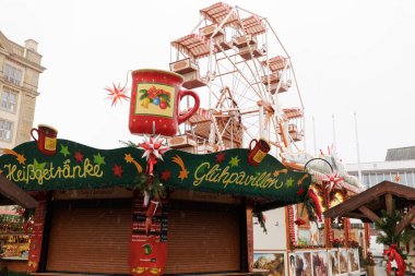 Piyasada Noel süslemeleri