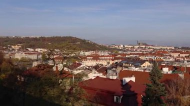 Prag, Çek Cumhuriyeti - 17 Kasım 2023: Vysehrad 'tan sonbahar manzarası. Yüksek kaliteli FullHD görüntüler