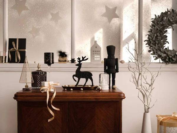 Vánoční Kompozice Vinobraní Police Obývacím Pokoji Interiéru Krásnou Tmavou Výzdobou — Stock fotografie