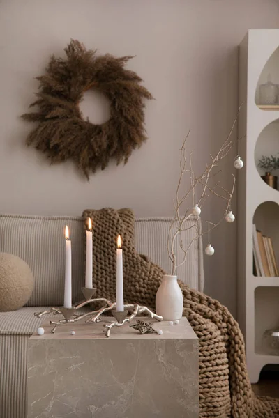 Natal Yang Nyaman Dan Domestik Interior Ruang Tamu Dengan Sofa — Stok Foto