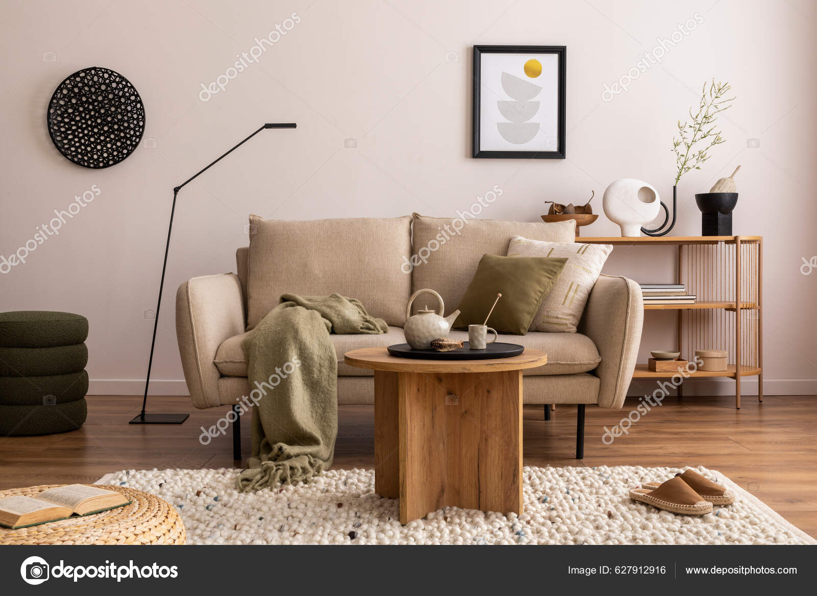 Intérieur Domestique Confortable Salon Avec Canapé Beige Plantes Étagère  Table image libre de droit par Followtheflow © #627912916