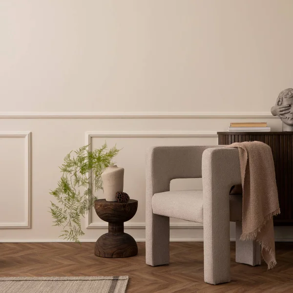 Composição Criativa Interior Sala Estar Com Aparador Madeira Poltrona Elegante — Fotografia de Stock