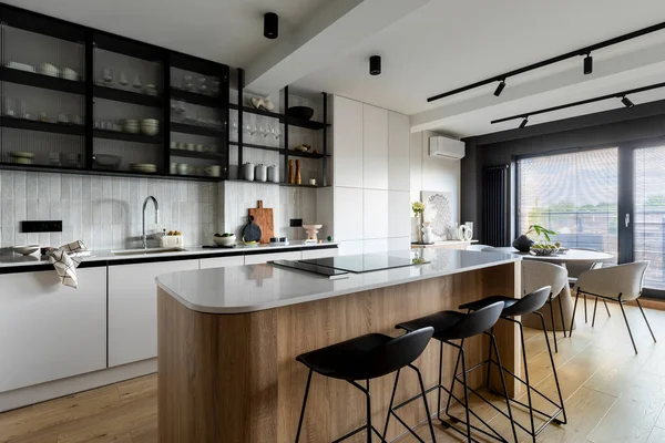 Modern Composition Kitchen Interior Kitchen Island Stylish Black Chockers Built — Stock Photo, Image