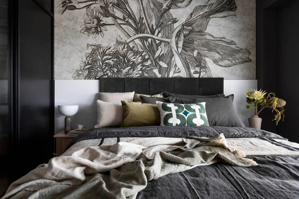 Diseño Interior Dormitorio Armonizado Con Hermoso Papel Pintado Cama Moderna — Foto de Stock