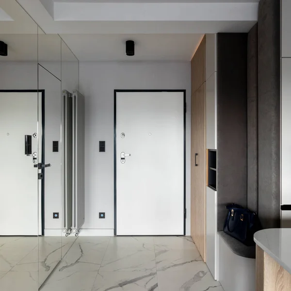 Minimalist Composition Vestibule White Door Marble Tiles Mirror Wall Lamela — Stock Photo, Image