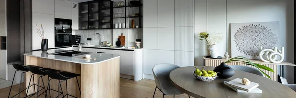 Mutfak Odasının Modern Kompozisyonu Mutfak Adası Siyah Fahişeler Gri Masa — Stok fotoğraf