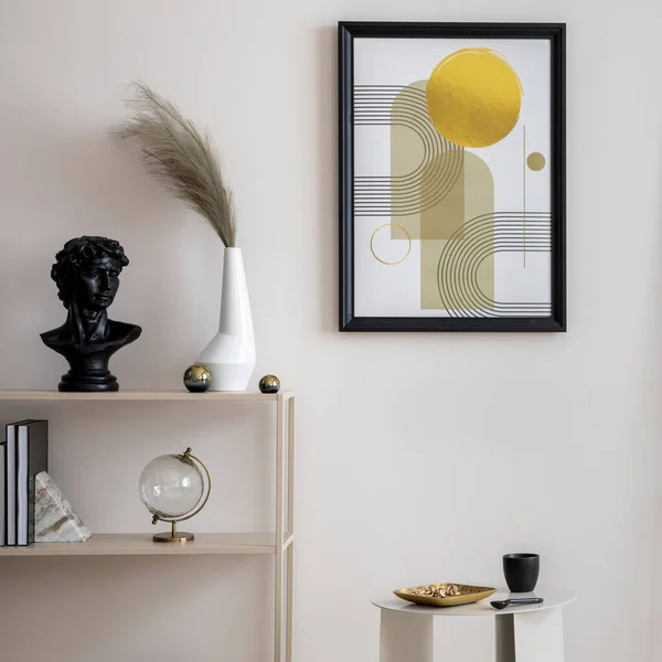 Komposisi Elegan Ruang Tamu Klasik Dengan Kerangka Poster Tiruan Meja — Stok Foto