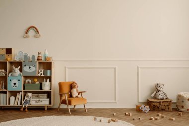 Çocuk odasının içinde fotokopi odası, ahşap büfe, turuncu koltuk, duvarda gökkuşağı, yuvarlak halı, oyuncaklar, ahşap blok ve kişisel aksesuarlar. Ev dekoru. Şablon.