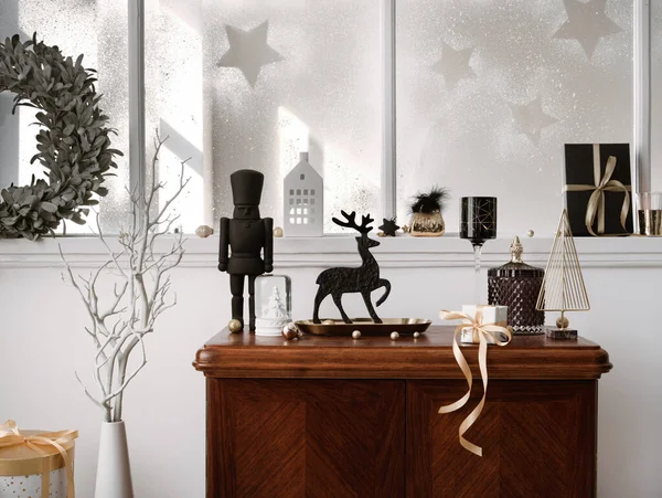 美しい暗い装飾 大きな窓 クリスマスツリー キャンドル ギフト 光とエレガントなアクセサリーとリビングルームのインテリアのヴィンテージ棚の上のクリスマスの組成 テンプレート ロイヤリティフリーのストック写真