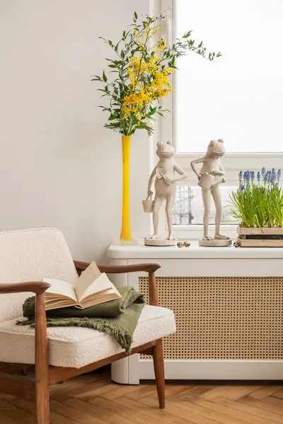 Design Interior Livingului Primăvară Fotoliu Design Mobilier Vază Flori Decorațiuni Imagine de stoc
