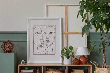 Ilık ve rahat oturma odasının iç tasarımı poster çerçevesi, ahşap büfe, terlikler, kitaplar, cam heykel ve kişisel aksesuarlar. Ev dekoru. Şablon.