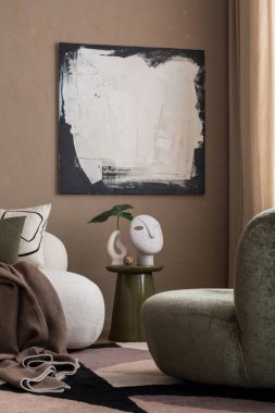 Poster çerçevesi, fotokopi odası, yeşil koltuk, yuvarlak sehpa, ahşap büfe, kahverengi ekose, yastık ve kişisel aksesuarları olan şık oturma odasının iç tasarımı. Ev dekoru. Şablon.