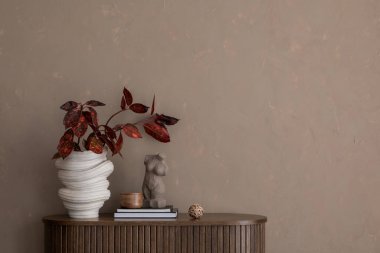 Poster çerçevesi, fotokopi odası, yeşil koltuk, yuvarlak sehpa, ahşap büfe, kahverengi ekose, yastık ve kişisel aksesuarları olan şık oturma odasının iç tasarımı. Ev dekoru. Şablon.