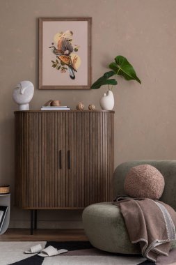 Poster çerçevesi, fotokopi odası, yeşil koltuk, yuvarlak sehpa, ahşap büfe, kahverengi ekose, yastık ve kişisel aksesuarları olan şık oturma odasının iç tasarımı. Ev dekoru. Şablon.