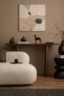 Model çerçeveli, fotokopi odası, koltuk, kanepe, sehpa, ahşap büfe, kahverengi ekose, yastık ve kişisel aksesuarları olan şık oturma odasının iç tasarımı. Ev dekoru. Şablon.