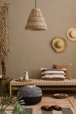 Modern iç tasarım şık boho tarzı, rattan ve lamba, boho dekor, aksesuarlar.
