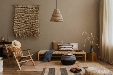 Boho tarzında modern oturma odasının iç tasarımı.
