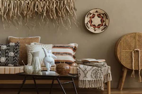 Boho tarzında şık bir oda.