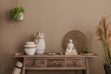 Doğal dekor ve toprak tonlara sahip taşra konsol tablosu, sakin ve dengeli bir iç tasarım yaratıyor..