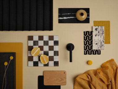 Donanma mavisi ve mercan, dokunsal örnekler, pirinç donanım ve doğal rattan ile dolu bu katmanlı ahşap tabakada canlı bir kontrast oluşturur.