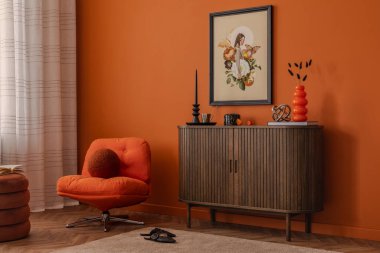 Şekil değiştirilmiş poster, içinde botanik elementler olan eski bir büfe ve sıcak turuncu iç dekorasyonlar.. 