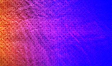 Afişler, posterler ve çeşitli tasarım çalışmaları için eğimli renk ve dokuya sahip mor arkaplan