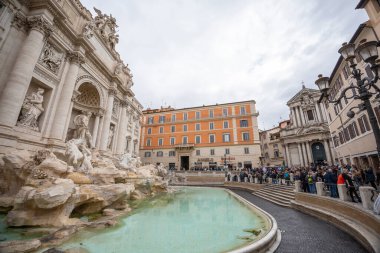 Roma, İtalya - Mart 03, 2023 - Fontana di Trevi, Trevi Fountain, Roma. Trevi Çeşmesi, Roma 'nın en büyük Barok çeşmesidir..