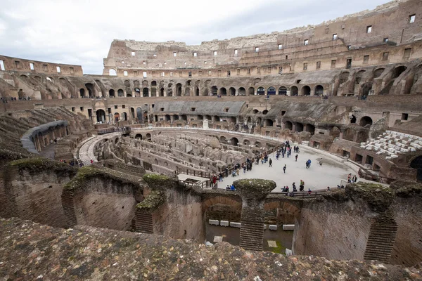 Roma Itália Março 2023 Turistas Que Caminham Dentro Coliseu Romano — Fotografia de Stock