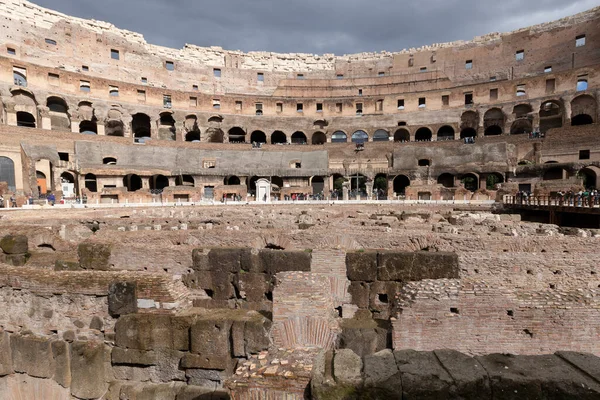 Roma Itália Março 2023 Turistas Que Caminham Dentro Coliseu Romano — Fotografia de Stock