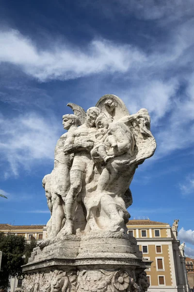 Standbeeld Brug Sant Peter Plein Tijdens Zonnige Dag Vaticaanstad Italië — Stockfoto