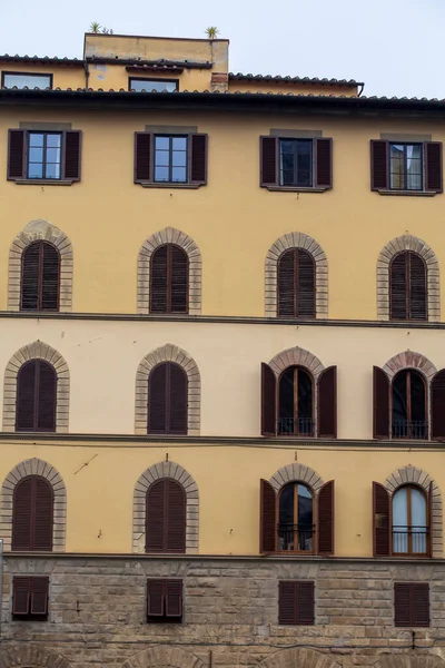 Gevel Van Middeleeuws Gebouw Met Traditionele Ramen Florence Stad Toscane — Stockfoto