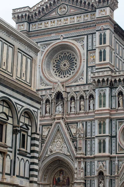 stock image Detail of main facade of The Basilica di Santa Maria del Fiore (Basilica of Saint Mary of the Flower) in Florence, Italy