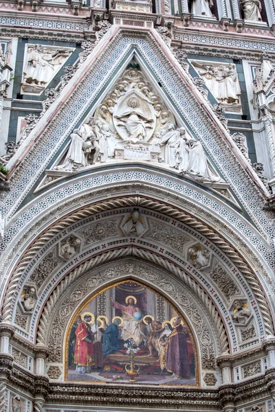 位于意大利佛罗伦萨的圣玛丽亚 德尔菲奥雷大教堂 圣玛丽大教堂 主立面的细节 — 图库照片