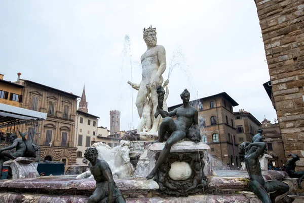 ネプチューンの泉はイタリアのフィレンツェにあります Signoria広場 1563年から1565年にかけてバルトロメオ アンマンナティとジャンボルナによって制作された — ストック写真