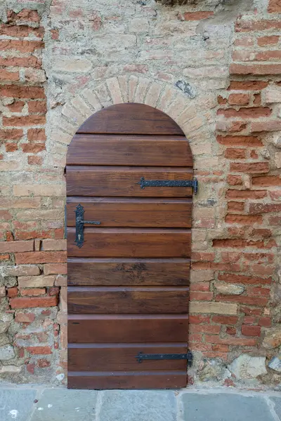 Old Wooden Door Brick Wall Italy — Stock Photo, Image