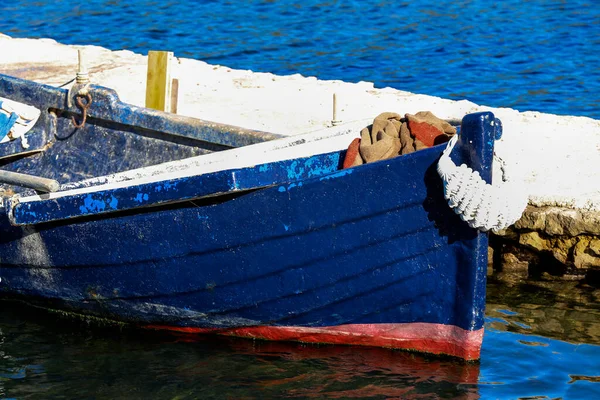Detail Eines Blauen Fischerbootes Über Dunkelblauem Wasser Ston Kroatien — Stockfoto