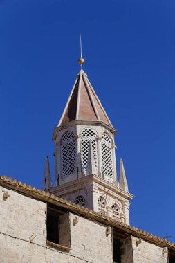 Trogir, Dalmaçya, Hırvatistan 'daki Aziz Nicholas Kilisesi' nin çan kulesi